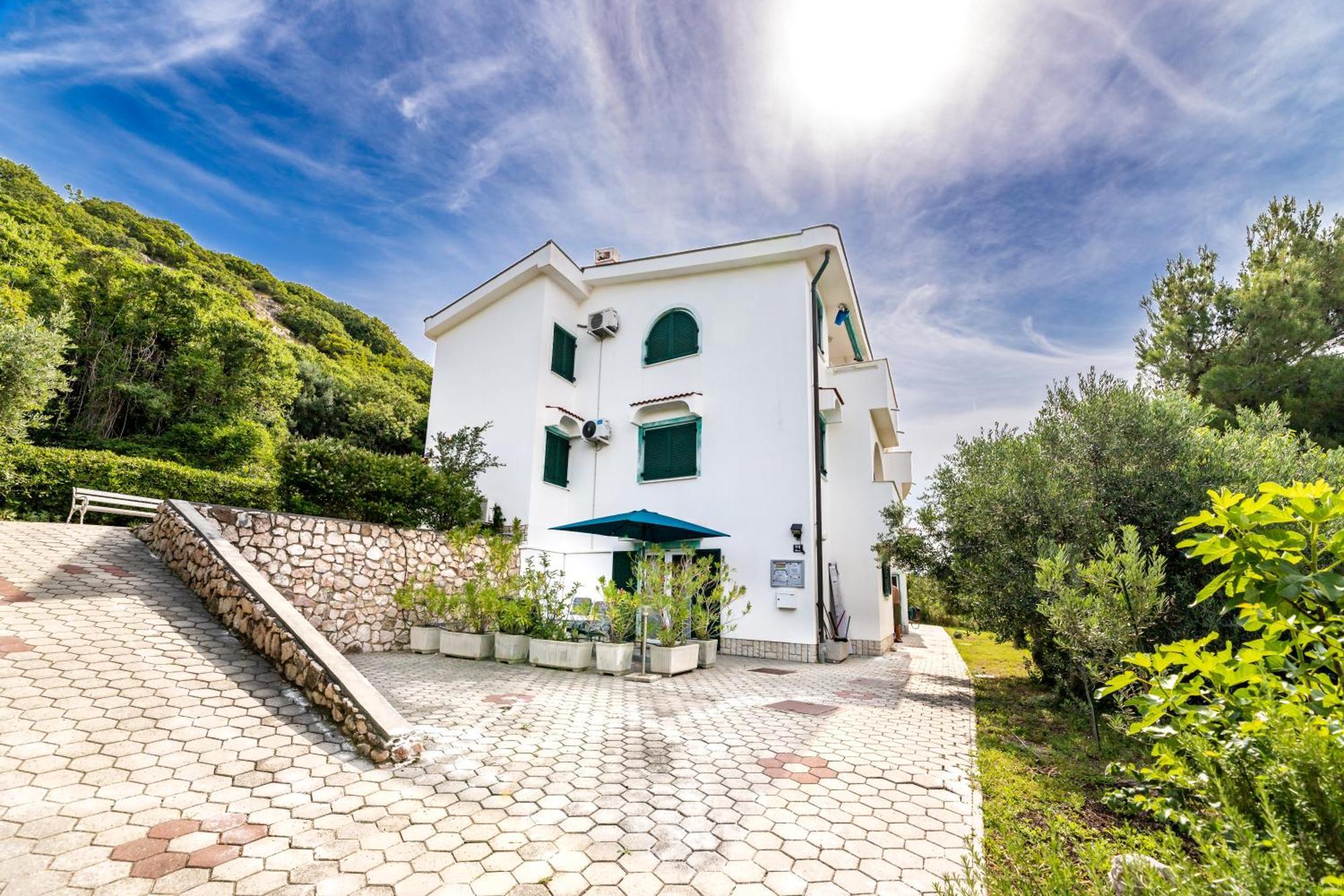 Apartments Oleander Kricin Baška Exteriör bild
