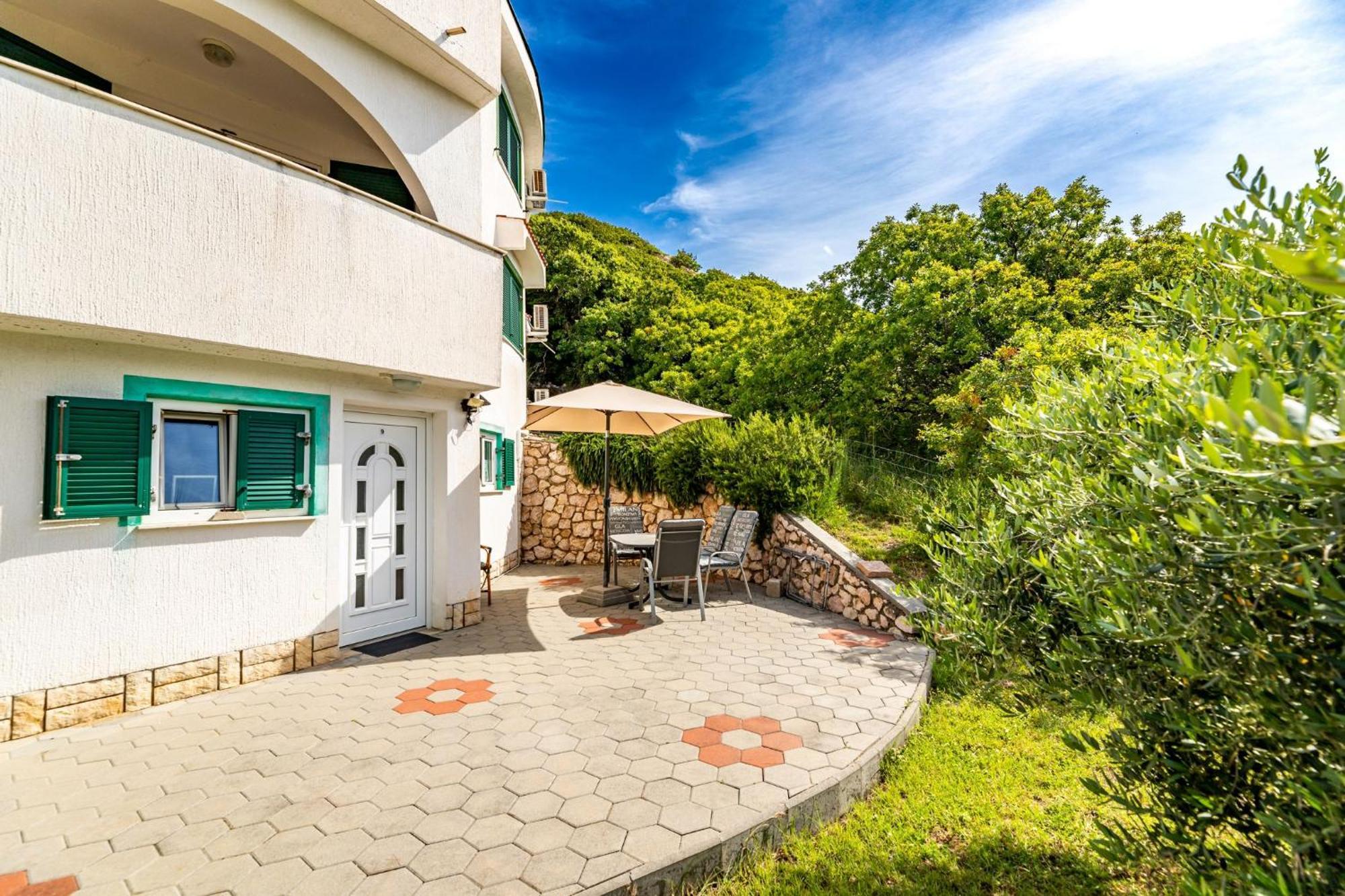 Apartments Oleander Kricin Baška Exteriör bild