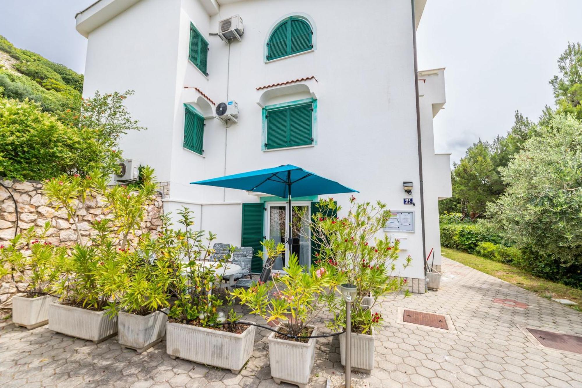 Apartments Oleander Kricin Baška Exteriör bild